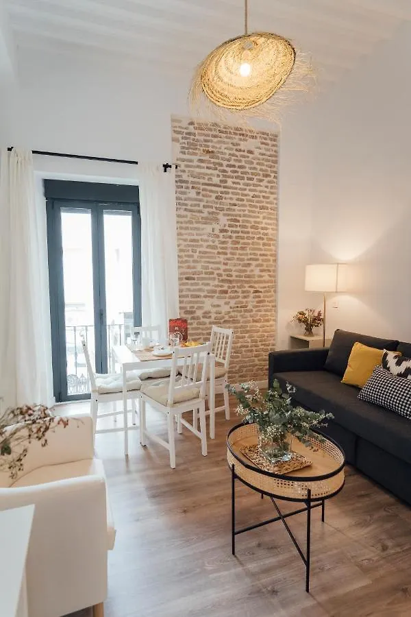 O&L Punonrostro Bright Minimalist Central Home Seville Spain