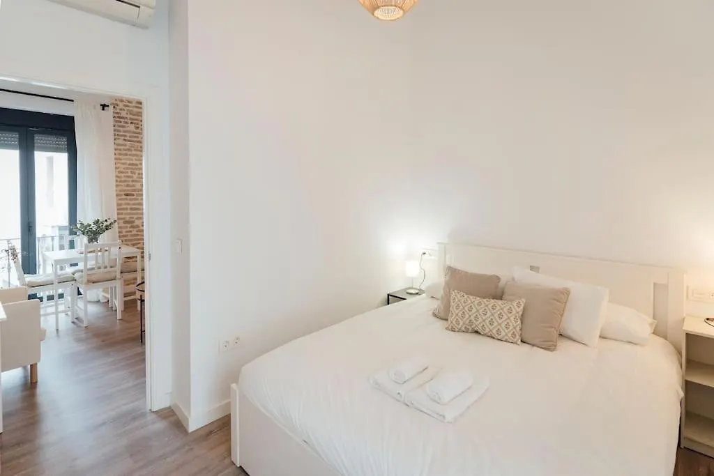 O&L Punonrostro Bright Minimalist Central Home Seville Apartment