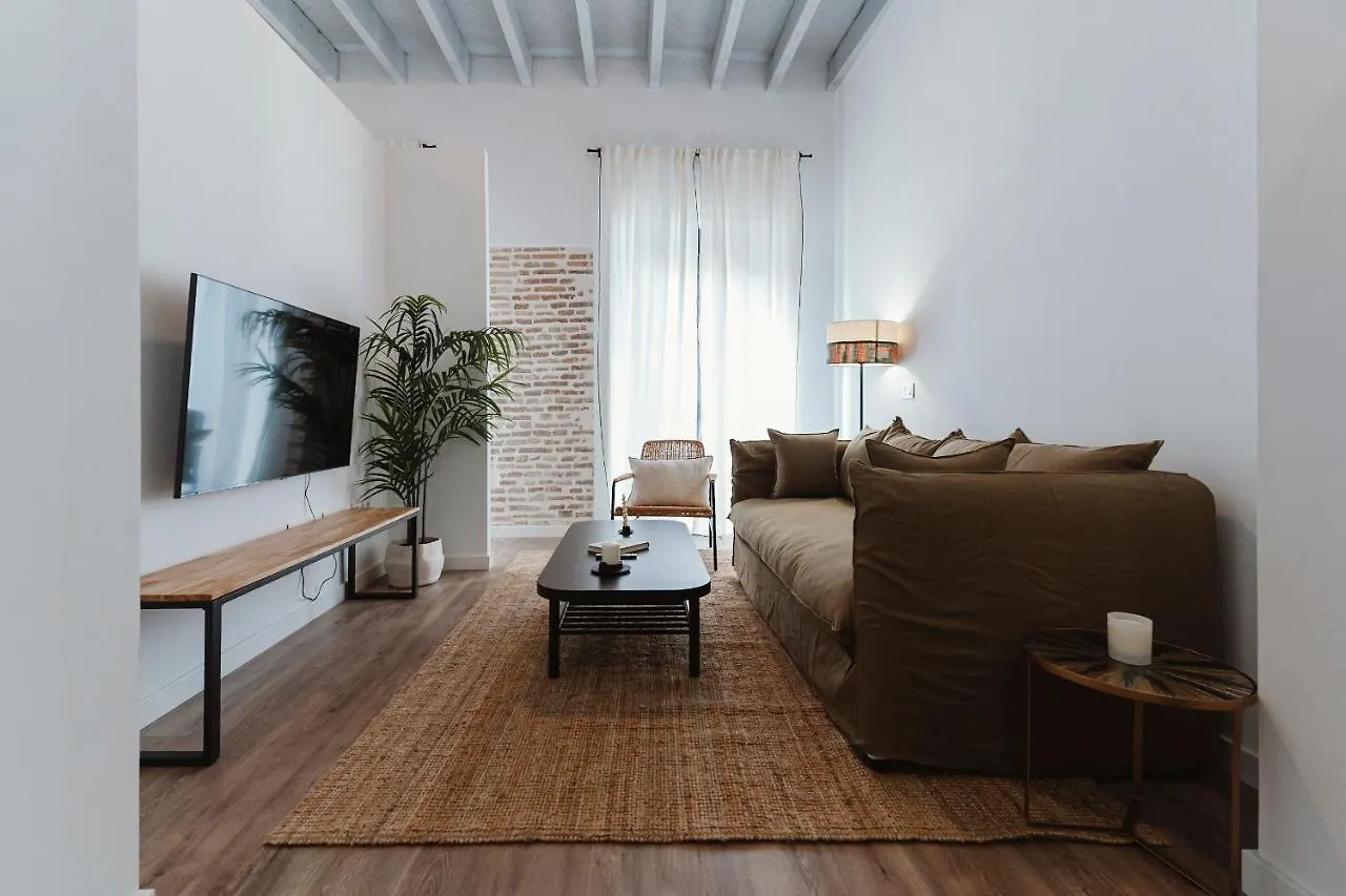O&L Punonrostro Bright Minimalist Central Home Seville