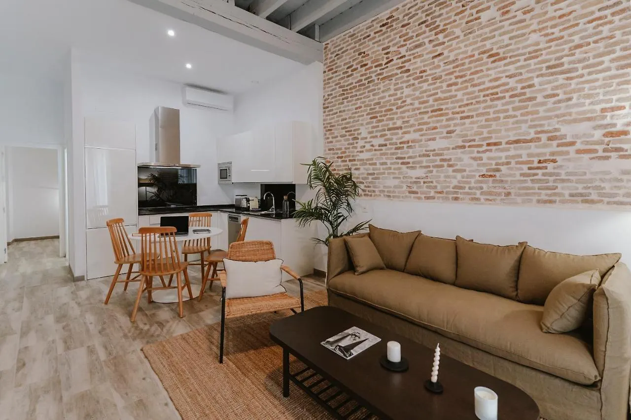 O&L Punonrostro Bright Minimalist Central Home Seville