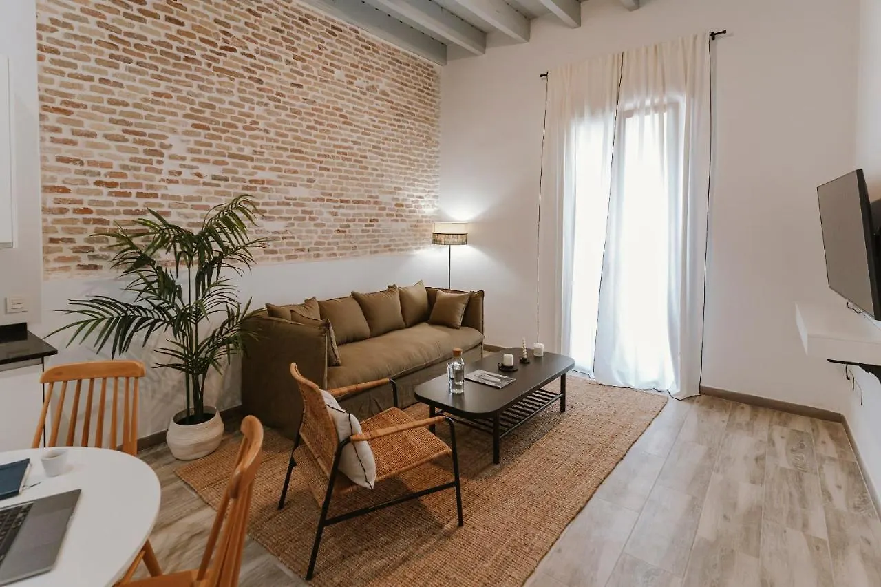 O&L Punonrostro Bright Minimalist Central Home Seville 0*,